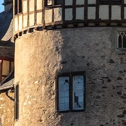 Eine Zeitreise durch die Jahrhunderte: Entdecke die faszinierende Geschichte und Architektur von Schloss Bürresheim