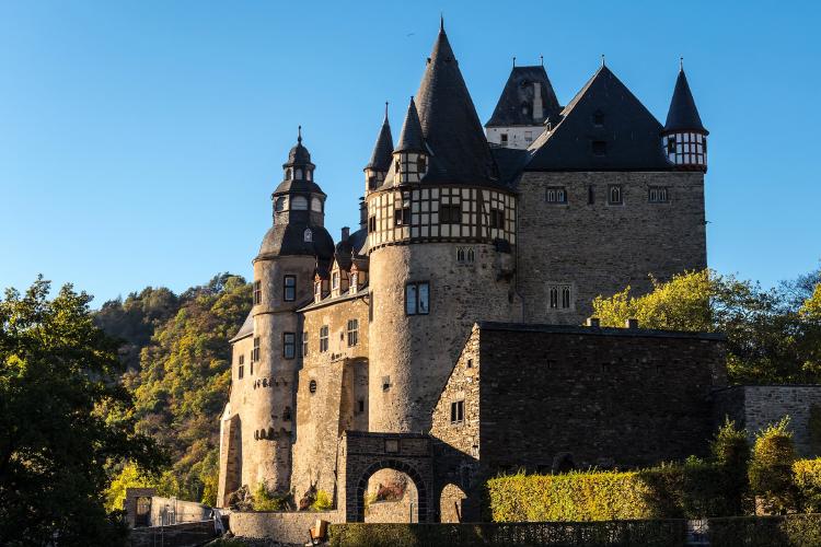 Eine Zeitreise durch die Jahrhunderte: Entdecke die faszinierende Geschichte und Architektur von Schloss Bürresheim